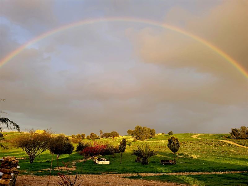 קשת מעל החווה