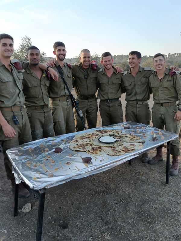 חיילים בחווה